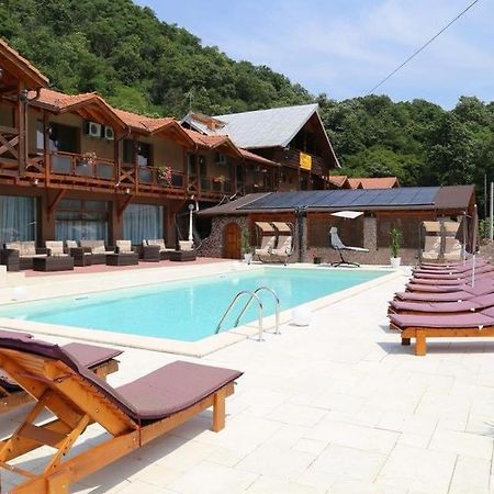 Pensiunea Deian-Clisura Dunarii Moldova Noua Extérieur photo
