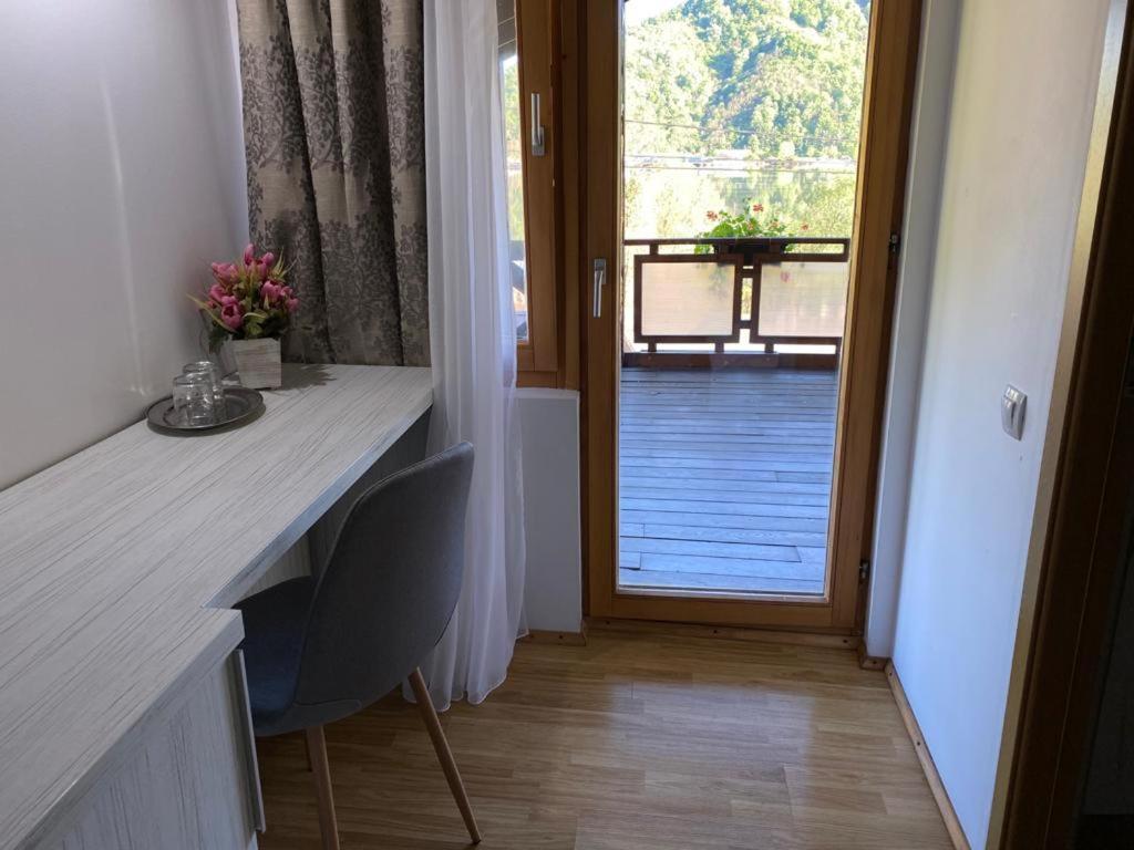 Pensiunea Deian-Clisura Dunarii Moldova Noua Extérieur photo