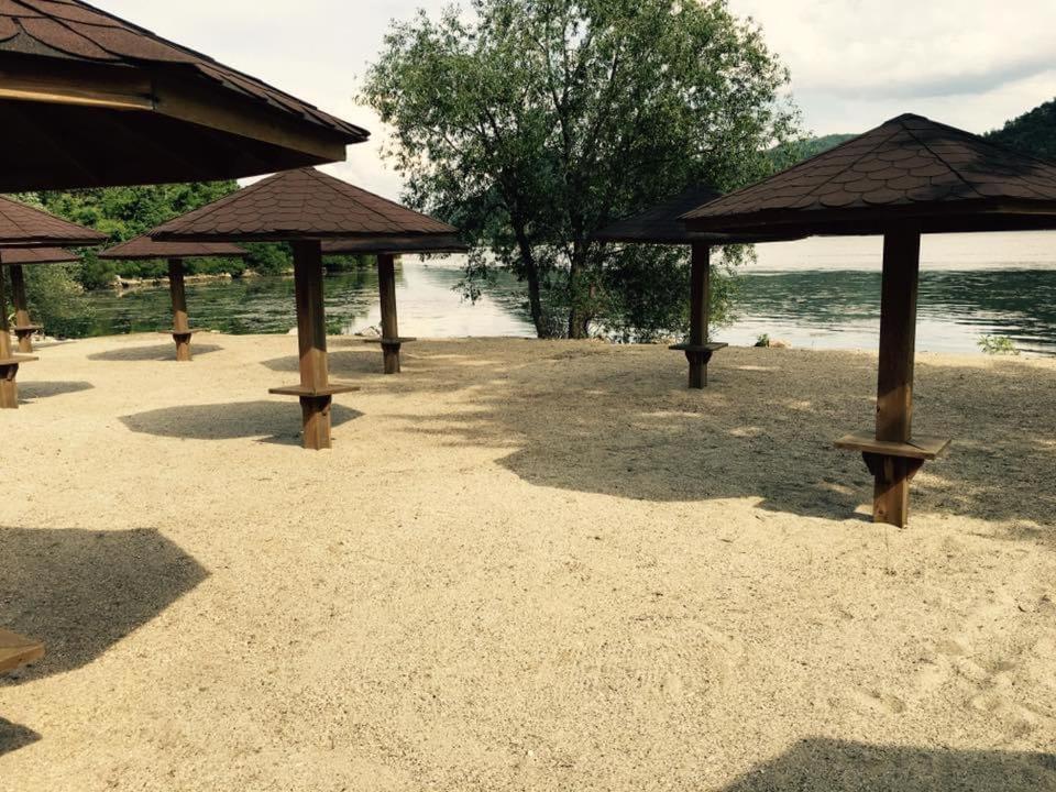 Pensiunea Deian-Clisura Dunarii Moldova Noua Extérieur photo