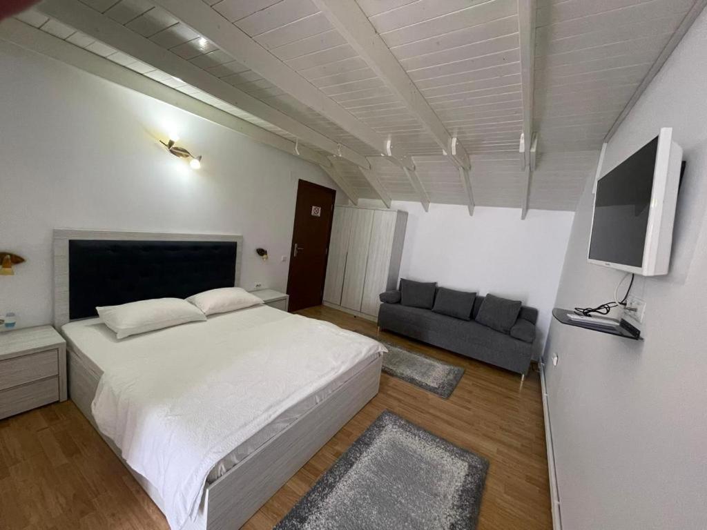 Pensiunea Deian-Clisura Dunarii Moldova Noua Extérieur photo